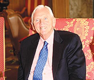 Không chỉ là một trong những người có tầm ảnh hưởng lớn nhất tại Utah, Robert Earl Holding còn là niềm kiêu hãnh của không ít người dân Utah.