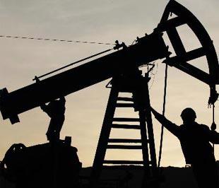 Tuần này, giá dầu thế giới đã tăng 7,2%, đánh dấu tuần tăng mạnh nhất kể từ tháng 5 trở lại đây - Ảnh: Bloomberg.