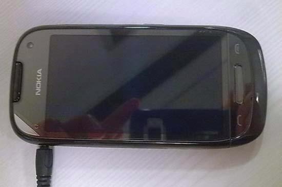 Mẫu di động được cho là Nokia C7 - Ảnh: Cnet.