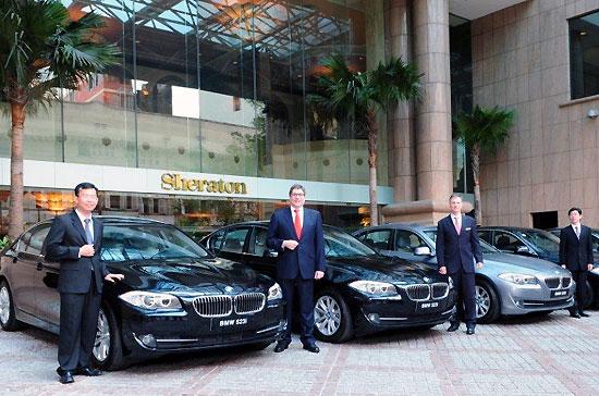 Euro Auto bàn giao lô 5 xe BMW 5 Series cho khách sạn Sheraton Sài Gòn.