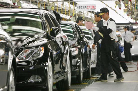 Việc sản xuất xe hơi của Toyota đã bị ảnh hưởng nặng bởi động đất và sóng thần.