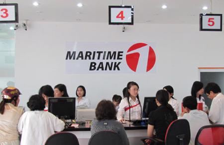 Giao dịch tại Maritime Bank.