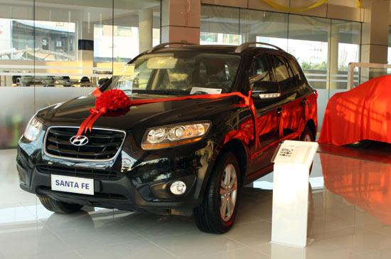 Santa Fe 2011 xuất hiện tại Hyundai Hà Đông - Ảnh: Bobi