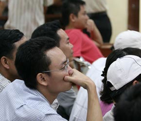 Diễn biến giá cổ phiếu trên sàn lại tiếp tục tạo một xu hướng bi quan khi nhìn về triển vọng thị trường tháng 8 sắp tới - Ảnh: Mạnh Thắng.