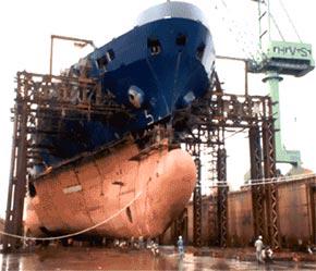 Công nghiệp đóng tàu hiện là một trọng tâm trong chiến lược kinh tế biển của Việt Nam.