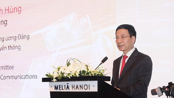 Bộ trưởng Bộ Thông tin và Truyền thông Nguyễn Mạnh Hùng phát biểu tại tọa đàm "Đổi mới sáng tạo trong lĩnh vực viễn thông", sáng 14/11.
