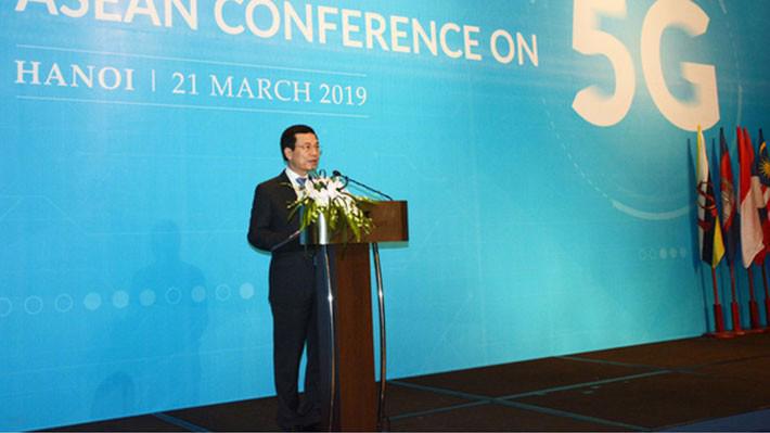 Bộ trưởng Nguyễn Mạnh Hùng phát biểu tại Hội nghị ASEAN về phát triển mạng thông tin di động thứ năm (5G), sáng 21/3 tại Hà Nội.
