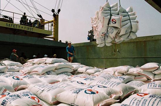 Lượng gạo xuất khẩu cả năm 2010 ước đạt gần 6,9 triệu tấn, đạt kim ngạch trên 3,2 tỷ USD.