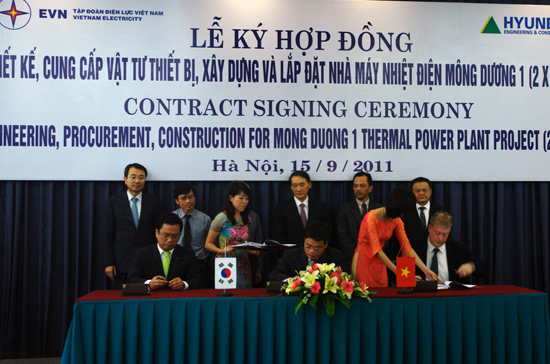 Quang cảnh lễ ký ngày 15/9.