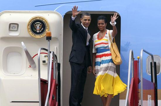 Tổng thống Barack Obama và phu nhân trước khi rời Rio de Janeiro hôm 21/3 - Ảnh: Reuters.