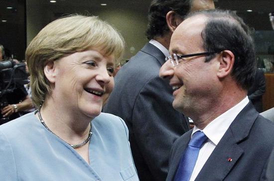 Liệu nụ cười cởi mở này có khỏa lấp được hố sâu ngăn cách giữa hai nhà lãnh đạo Pháp, Đức về việc phát hành trái phiếu chung Khu vực đồng Euro? - Ảnh: Reuters.