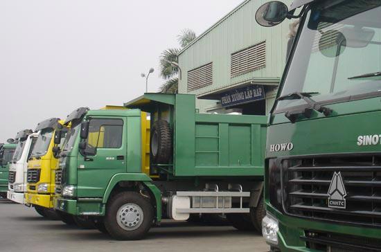 Các loại xe tải nặng được TMT nhập khẩu từ Hồng Kông - Ảnh: Đức Thọ.