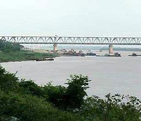 Các nhà quy hoạch chia 40 km sông Hồng đoạn qua Hà Nội thành 4 khu vực phát triển.