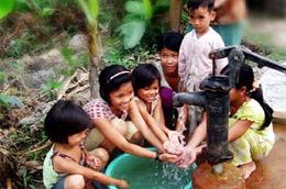 Dự án cấp nước sạch và vệ sinh nông thôn miền Trung sẽ cung cấp nước sạch và trang thiết bị vệ sinh cho 350 nghìn người ở 6 tỉnh ven biển miền Trung - Ảnh minh họa.