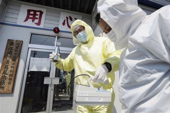 Nguy cơ phóng xạ tại Nhật Bản vẫn đang tiếp tục được giải trừ - Ảnh: AP.