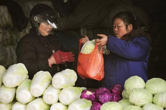 Giá thực phẩm tăng giờ đã trở thành một trong những mối lo hàng đầu của người Trung Quốc - Ảnh: Getty.