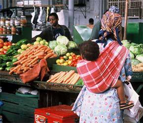 Tại một khu chợ ở Maputo (Mozambique) - Ảnh: ImagineAfrica.