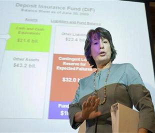  Bà Sheila Bair tại cuộc họp báo về kết quả kinh doanh của ngành ngân hàng trong quý 2/2009 tại Washington (Mỹ) ngày 27/8/2009 - Ảnh: Reuters.