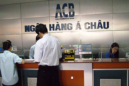 Tại phòng giao dịch của Ngân hàng Thương mại Cổ phần Á Châu (ACB) - chi nhánh Tây Ninh.