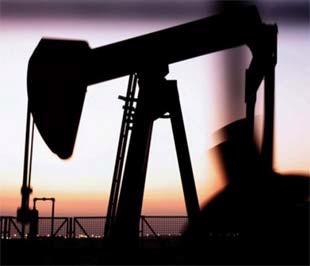 Một giếng dầu tại Bahrain, đất nước nhiều tài nguyên dầu mỏ tại khu vực Trung Đông. Giá dầu giảm là một tia sáng hiếm hoi của kinh tế thế giới trong “đêm đen” khủng hoảng - Ảnh: AP.