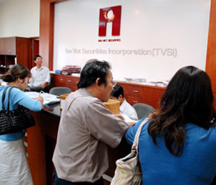 Công ty Cổ phần Chứng khoán Tân Việt (TVSI) thông báo, Công ty VietBridge Capital Limited (Bristish Virgin Island) - cổ đông góp vốn chuyển nhượng 3.840.000 cổ phần phổ thông cho ông Nguyễn Văn Dũng.