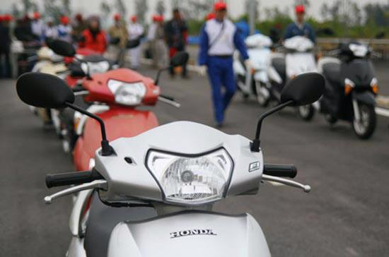 Ngày 24/12/2008, Honda Việt Nam đã ra mắt mẫu xe tay ga Honda Lead 110, lần đầu tiên được lắp ráp tại Việt Nam.