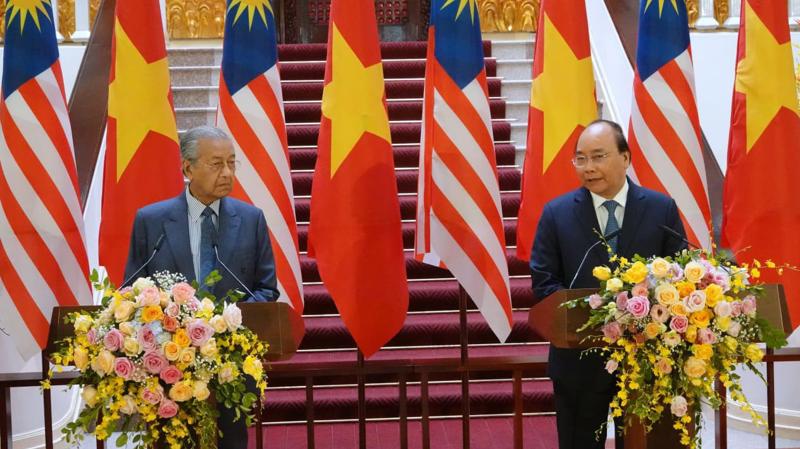 Thủ tướng hai nước họp báo thông tin về kết quả hội đàm