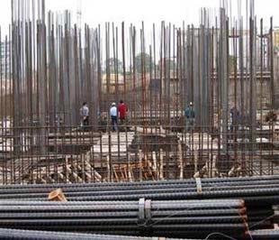 Theo quy chuẩn xây dựng Việt Nam, đảm bảo an toàn cho người và tài sản trong các công trình xây dựng, nhất là công trình nằm trong vùng động đất, là yêu cầu bắt buộc đối với mọi công trình xây dựng.