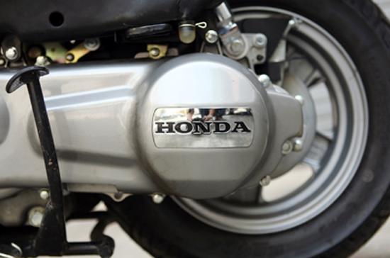 Động cơ mang nhãn hiệu Honda của mẫu xe Dimaond Blue.