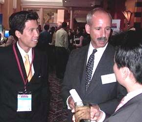 Ông Peter R. Ryder (giữa) tại hội nghị về thị trường vốn và tài chính ở Việt Nam, diễn ra trong các ngày 22 và 23/1 tại Hà Nội - Ảnh: TT.