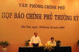 Bộ trưởng - Chủ nhiệm Nguyễn Xuân Phúc chủ trì buổi họp báo.