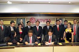 Ký kết hợp đồng Thành lập và Quản lý Công ty Liên doanh PetroMacareo - Ảnh: Chinhphu.vn