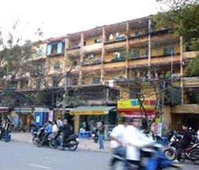 Một trong những khu chung cư cũ tại Hà Nội.