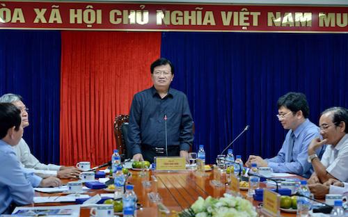 Phó thủ tướng Trịnh Đình Dũng phát biểu chỉ đạo trong chuyến thăm và làm việc tại Công ty Lọc hoá dầu Bình Sơn (BSR).