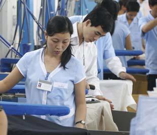  Doanh nghiệp ngoài quốc doanh dẫn đầu về tỷ lệ các doanh nghiệp có ý định thu hẹp quy mô sản xuất, trong khi không một doanh nghiệp FDI nào trong diện được điều tra có kế hoạch thu hẹp sản xuất - Ảnh: Việt Tuấn.
