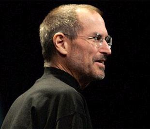 CEO Steve Jobs của Apple chịu thiệt hại 170 triệu USD vì cổ phiếu mất giá. Nhưng giá trị cổ phiếu mà CEO này nắm giữ vẫn còn lại 729 triệu USD.