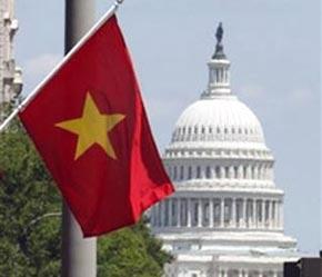 Cờ Việt Nam bay phấp phới gần trụ sở Quốc hội Mỹ, nhân dịp Chủ tịch nước Nguyễn Minh Triết đến thăm - Ảnh: AP.