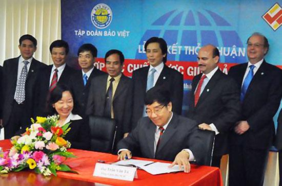 Ngày 22/10/2009, SCIC ký thỏa thuận hợp tác chiến lược với Bảo Việt. Trước đó, ngày 23/9/2009, Đại hội đồng cổ đông Bảo Việt đã thông qua việc chuyển giao toàn bộ 20,4 triệu cổ phần của Vinashin tại tập đoàn này cho SCIC.