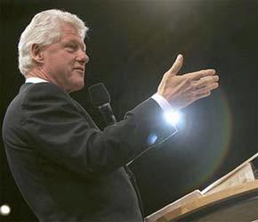 Một buổi diễn thuyết của ông Bill Clinton được trả trung bình 150.000 USD.