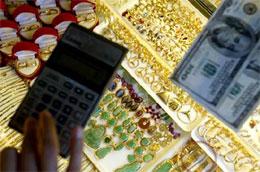 Lúc 11h30 trưa nay, giá vàng miếng các thương hiệu được niêm yết phổ biến ở mức dưới 28 triệu đồng/lượng (mua vào) và xấp xỉ 28,05 triệu đồng/lượng (bán ra).
