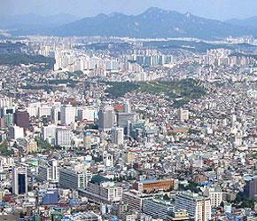 Hàng loạt dự án giữa hai miền Triều Tiên cũng góp phần thúc đẩy phát triển kinh tế của CHDCND Triều Tiên.