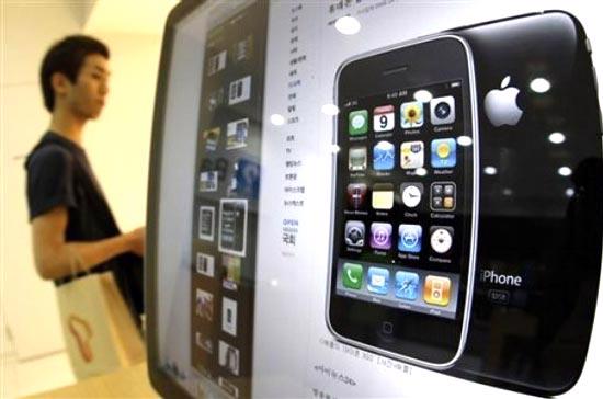 Sản phẩm điện thoại iPhone bị cáo buộc đã vi phạm 10 bằng sáng chế của Nokia thuộc các lĩnh vực dữ liệu không dây, mã lời nói, an ninh và công nghệ mã hóa - Ảnh: AP.