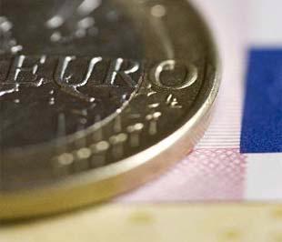 Tuần này, Euro mất giá 1,1% so với USD. Với sự gia nhập của Slovakia vào ngày 1/1/2009, hiện Eurozone đã bao gồm 16 quốc gia.