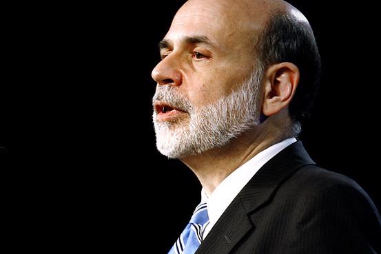 Chủ tịch FED Ben Bernanke phát biểu trước Hội đồng Thương mại Dallas ngày 7/4 - Ảnh: Reuters/WSJ.