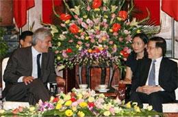 Chủ tịch nước Nguyễn Minh Triết tiếp Bộ trưởng Bộ Quốc phòng Cộng hòa Pháp Herve Morin - Ảnh: VNA.