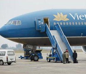 Vietnam Airlines cho biết sẽ giảm giá vé tới trên 50%, với mức giá thấp nhất là 750.000 đồng/chiều áp dụng cho các chuyến bay trong giai đoạn khai trương đường bay này.