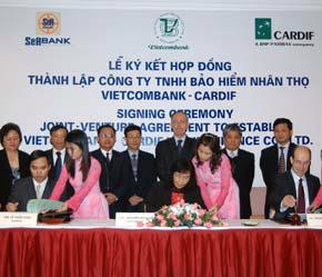 Lễ ký Hợp đồng thành lập Công ty TNHH Bảo hiểm nhân thọ Vietcombank – Cardif.