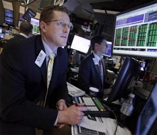 Trong tuần, chỉ số Dow Jones giảm 1,19%, chỉ số S&P 500 mất 0,25% và chỉ số Nasdaq lên 0,59% - Ảnh: AP.