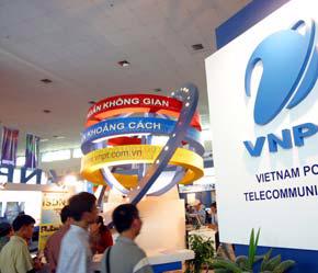 Biện pháp giảm cước của VNPT nhằm thực hiện Chỉ thị 18/2007/CT-TTg của Thủ tướng Chính phủ về một số biện pháp cấp bách kiềm chế tốc độ tăng giá thị trường - Ảnh: Việt Tuấn.