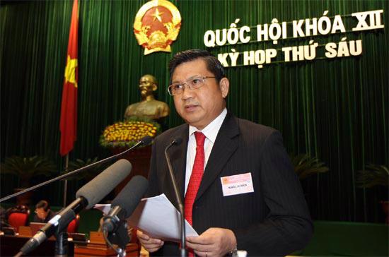 Thống đốc Ngân hàng Nhà nước Nguyễn Văn Giàu trả lời chất vấn tại Quốc hội sáng nay.